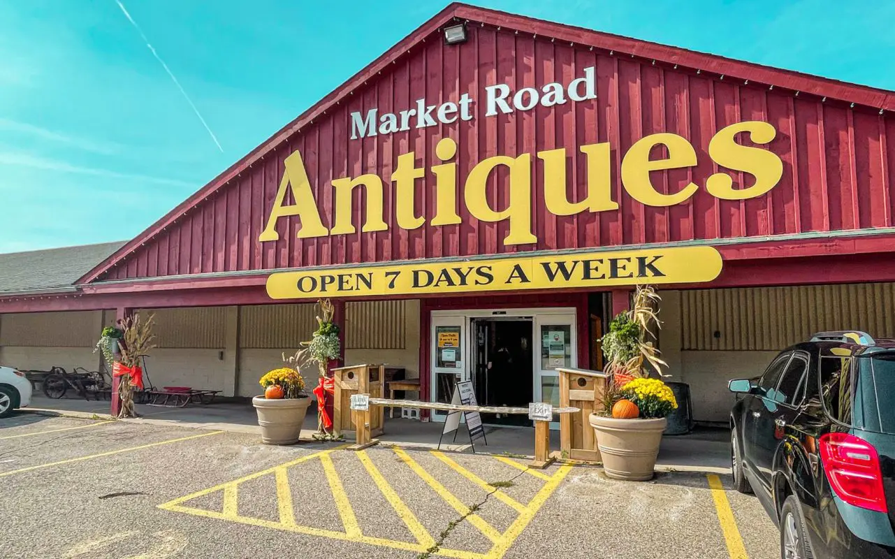 Front view of the Market Road Antiques shop in saint jacob ontario