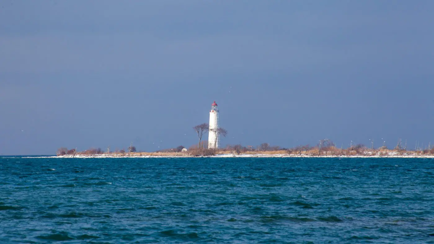 open water with a lighthouse in the distance | things to do in collingwood this weekend	