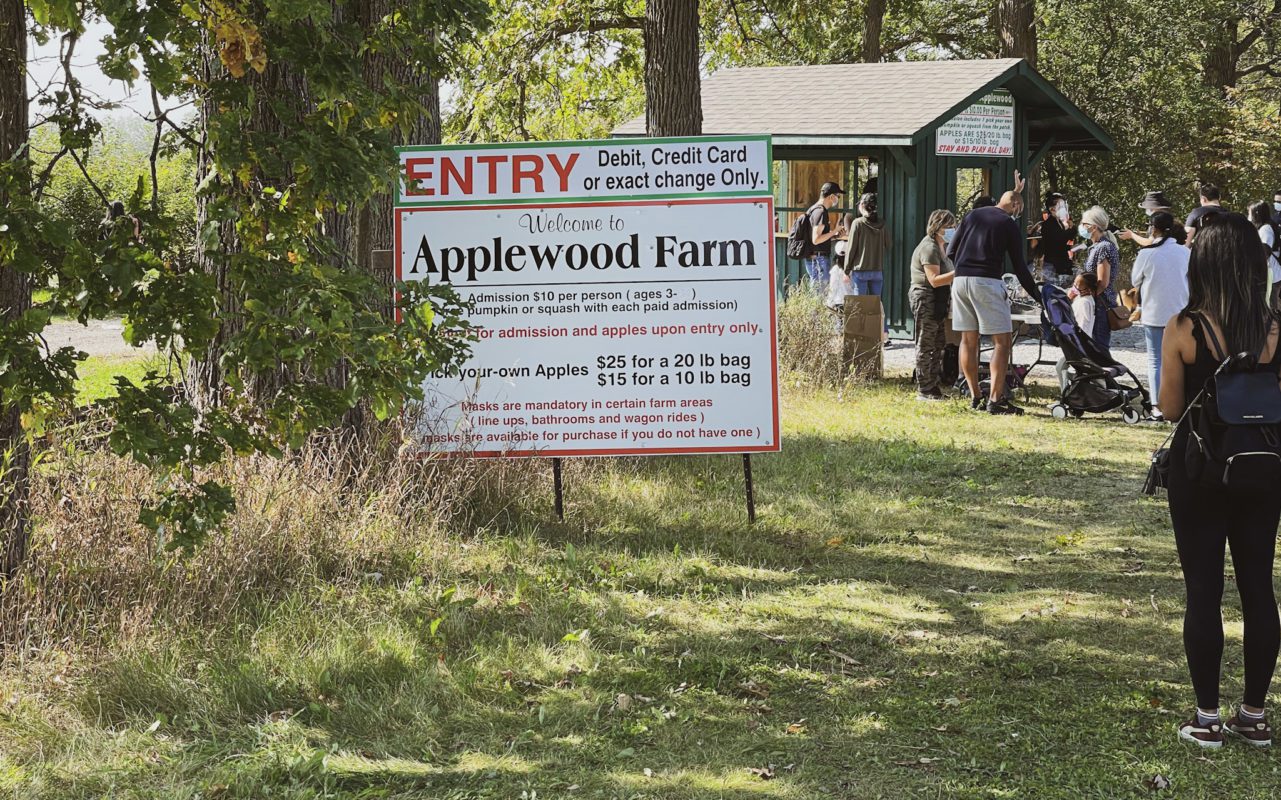 Sign for the entrance into the Applewood Farm apple orchard | apple picking